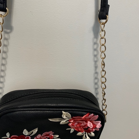 Black floral crossbody purse - Picture 3 of 3
